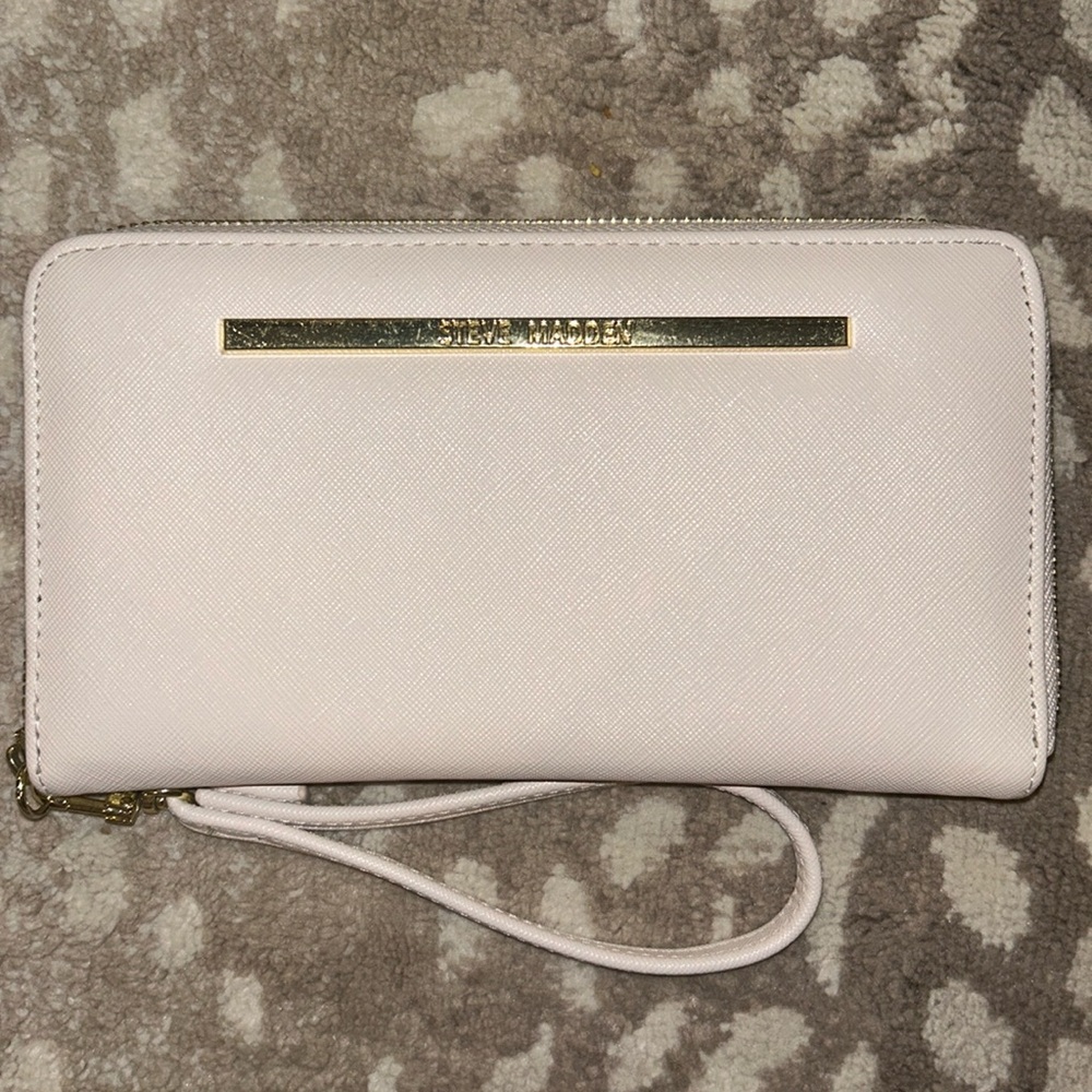 NWOT STEVE MADDEN BLUSH COLORED WRISTLET WALLET